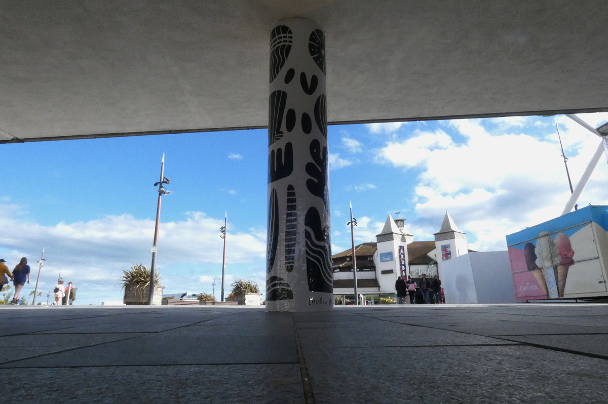 Pier approach mural column